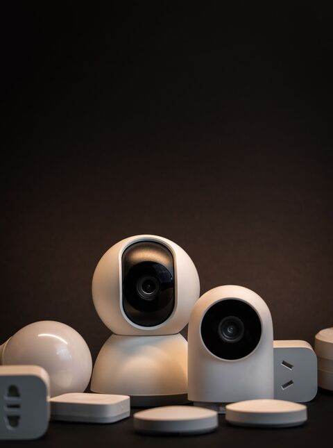 Smart-Home-Kameras und Sensoren für vernetzte Sicherheit